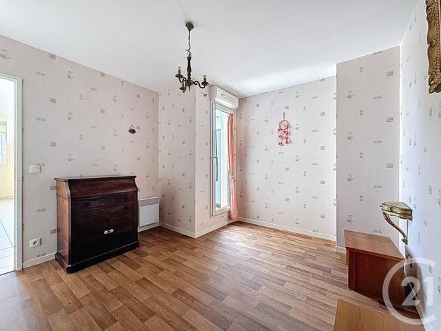 Afficher la photo en grand Appartement F4 à vendre - 4 pièces - 89,84 m2 - Montereau Fault Yonne - 77 - ILE-DE-FRANCE