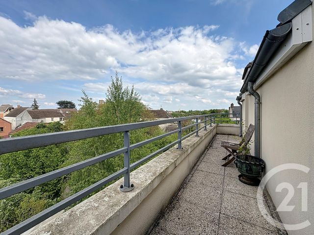 Afficher la photo en grand Appartement F4 à vendre - 4 pièces - 89,84 m2 - Montereau Fault Yonne - 77 - ILE-DE-FRANCE