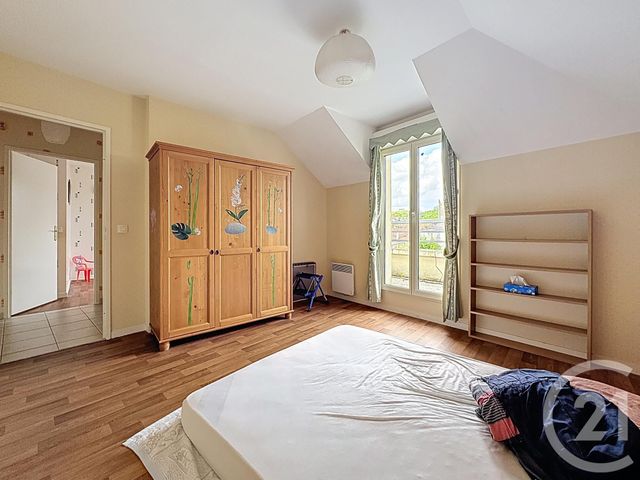 Afficher la photo en grand Appartement F4 à vendre - 4 pièces - 89,84 m2 - Montereau Fault Yonne - 77 - ILE-DE-FRANCE