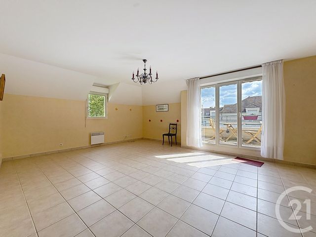 Afficher la photo en grand Appartement F4 à vendre - 4 pièces - 89,84 m2 - Montereau Fault Yonne - 77 - ILE-DE-FRANCE
