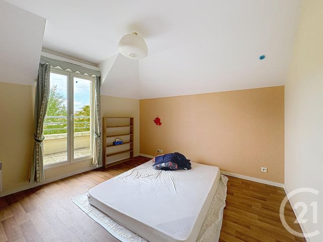 Afficher la photo en grand Appartement F4 à vendre - 4 pièces - 89,84 m2 - Montereau Fault Yonne - 77 - ILE-DE-FRANCE