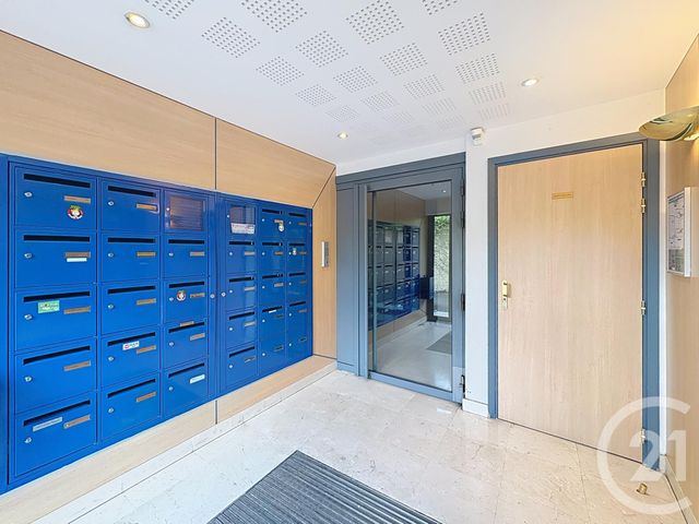 Afficher la photo en grand Appartement F4 à vendre - 4 pièces - 89,84 m2 - Montereau Fault Yonne - 77 - ILE-DE-FRANCE
