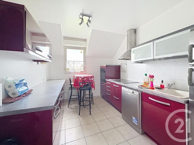 Afficher la photo en grand Appartement F4 à vendre - 4 pièces - 89,84 m2 - Montereau Fault Yonne - 77 - ILE-DE-FRANCE