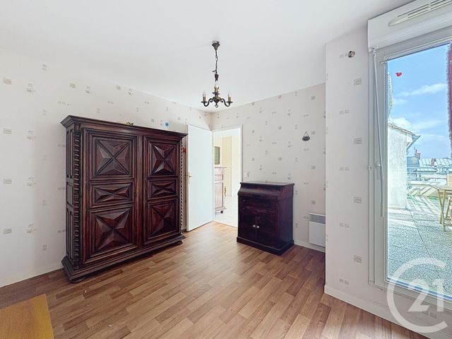 Afficher la photo en grand Appartement F4 à vendre - 4 pièces - 89,84 m2 - Montereau Fault Yonne - 77 - ILE-DE-FRANCE