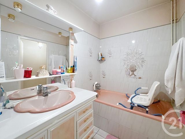 Afficher la photo en grand Appartement F3 à vendre - 3 pièces - 69,01 m2 - Montereau Fault Yonne - 77 - ILE-DE-FRANCE