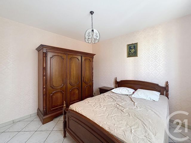 Afficher la photo en grand Appartement F3 à vendre - 3 pièces - 69,01 m2 - Montereau Fault Yonne - 77 - ILE-DE-FRANCE
