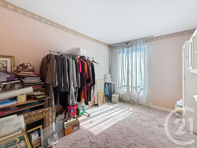 Afficher la photo en grand Appartement F3 à vendre - 3 pièces - 69,01 m2 - Montereau Fault Yonne - 77 - ILE-DE-FRANCE