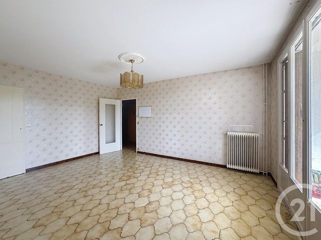Afficher la photo en grand Appartement F3 à vendre - 3 pièces - 69,01 m2 - Montereau Fault Yonne - 77 - ILE-DE-FRANCE