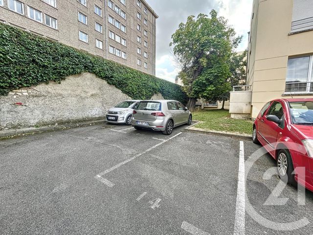 Parking à louer - 10 m2 - Montereau Fault Yonne - 77 - ILE-DE-FRANCE