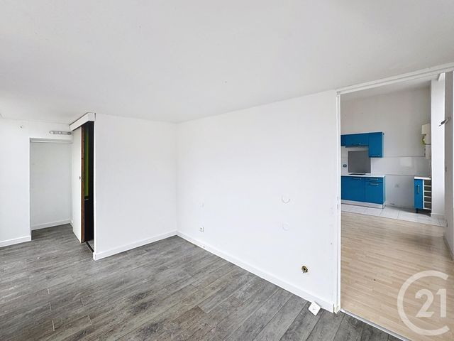 Afficher la photo en grand Appartement F2 à vendre - 2 pièces - 40 m2 - Montereau Fault Yonne - 77 - ILE-DE-FRANCE