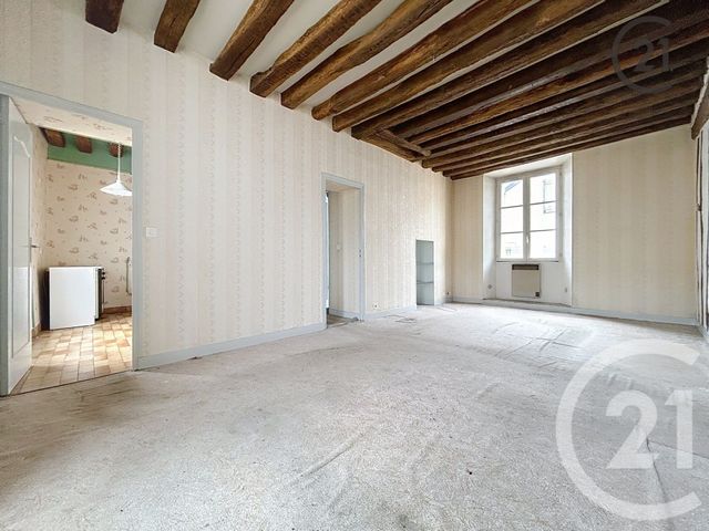 Afficher la photo en grand Appartement F2 à vendre - 2 pièces - 45,25 m2 - Montereau Fault Yonne - 77 - ILE-DE-FRANCE