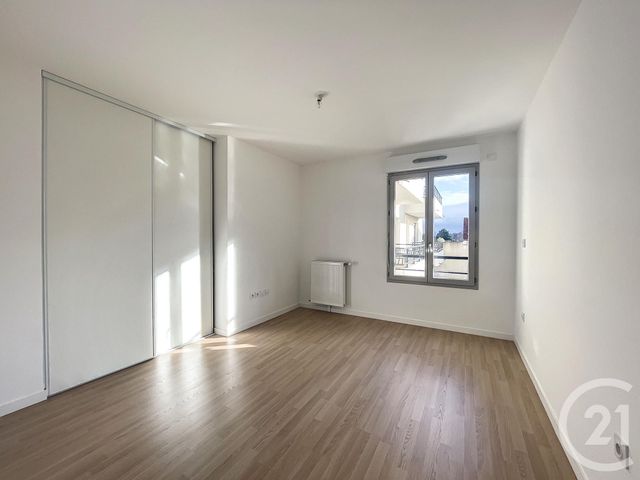 Afficher la photo en grand Appartement F2 à vendre - 2 pièces - 42,22 m2 - Montereau Fault Yonne - 77 - ILE-DE-FRANCE