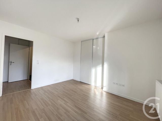 Afficher la photo en grand Appartement F2 à vendre - 2 pièces - 42,22 m2 - Montereau Fault Yonne - 77 - ILE-DE-FRANCE