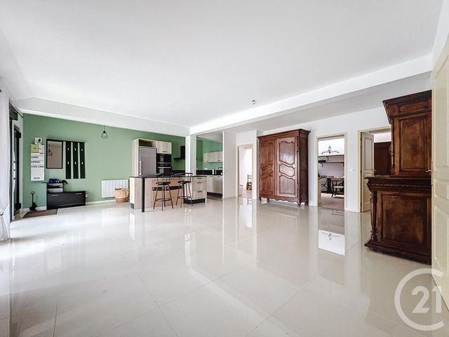 Appartement F4 à vendre - 4 pièces - 97,20 m2 - Montereau Fault Yonne - 77 - ILE-DE-FRANCE