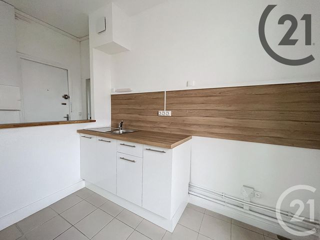 Appartement F2 à louer - 2 pièces - 32 m2 - Montereau Fault Yonne - 77 - ILE-DE-FRANCE