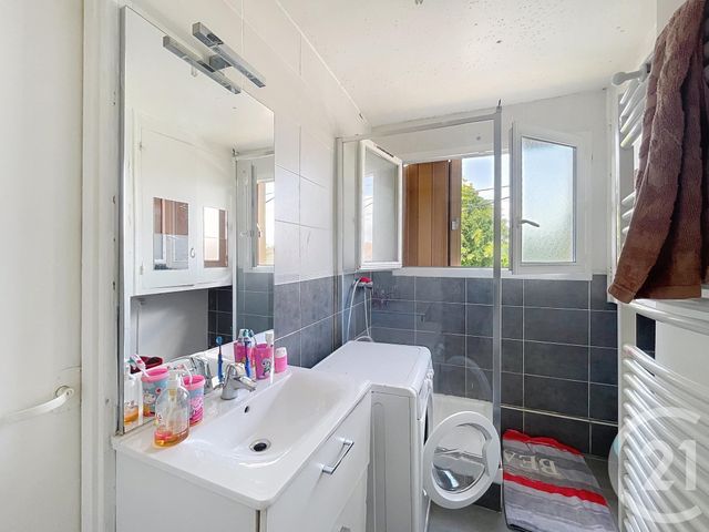 Appartement F3 à vendre - 3 pièces - 60,71 m2 - Montereau Fault Yonne - 77 - ILE-DE-FRANCE