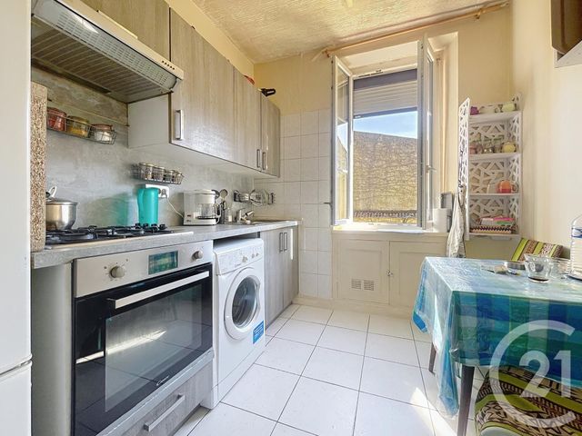 Immeuble à vendre - 69 m2 - Montereau Fault Yonne - 77 - ILE-DE-FRANCE