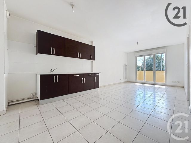 Appartement à louer - 2 pièces - 43,53 m2 - Montereau Fault Yonne - 77 - ILE-DE-FRANCE