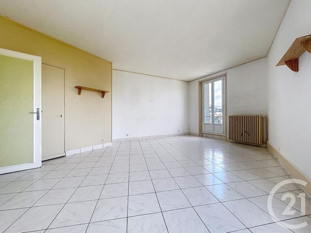 Appartement F4 à vendre - 4 pièces - 99 m2 - Montereau Fault Yonne - 77 - ILE-DE-FRANCE