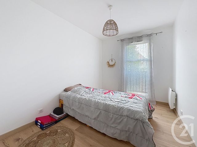 Afficher la photo en grand Appartement F3 à vendre - 3 pièces - 60,74 m2 - Montereau Fault Yonne - 77 - ILE-DE-FRANCE