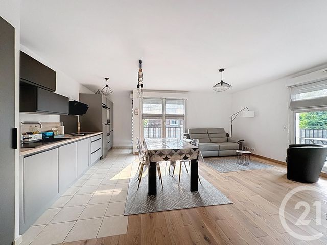 Afficher la photo en grand Appartement F3 à vendre - 3 pièces - 60,74 m2 - Montereau Fault Yonne - 77 - ILE-DE-FRANCE