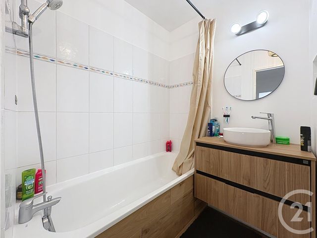 Afficher la photo en grand Appartement F3 à vendre - 3 pièces - 60,74 m2 - Montereau Fault Yonne - 77 - ILE-DE-FRANCE