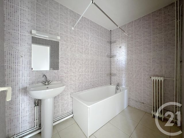 Afficher la photo en grand Appartement F3 à vendre - 3 pièces - 58,22 m2 - Montereau Fault Yonne - 77 - ILE-DE-FRANCE