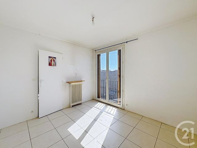 Afficher la photo en grand Appartement F3 à vendre - 3 pièces - 58,22 m2 - Montereau Fault Yonne - 77 - ILE-DE-FRANCE