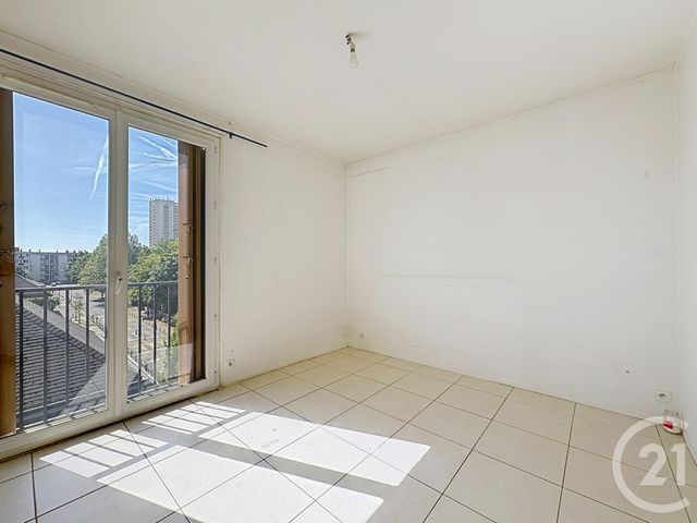 Afficher la photo en grand Appartement F3 à vendre - 3 pièces - 58,22 m2 - Montereau Fault Yonne - 77 - ILE-DE-FRANCE