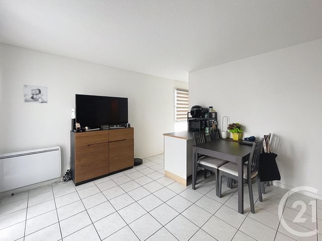 Afficher la photo en grand Appartement F2 bis à vendre - 3 pièces - 51,88 m2 - Montereau Fault Yonne - 77 - ILE-DE-FRANCE