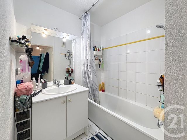 Afficher la photo en grand Appartement F2 bis à vendre - 3 pièces - 51,88 m2 - Montereau Fault Yonne - 77 - ILE-DE-FRANCE