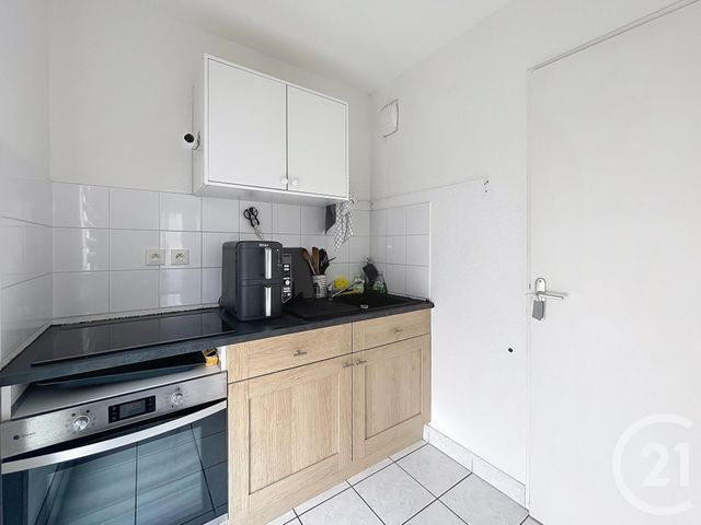 Afficher la photo en grand Appartement F2 bis à vendre - 3 pièces - 51,88 m2 - Montereau Fault Yonne - 77 - ILE-DE-FRANCE