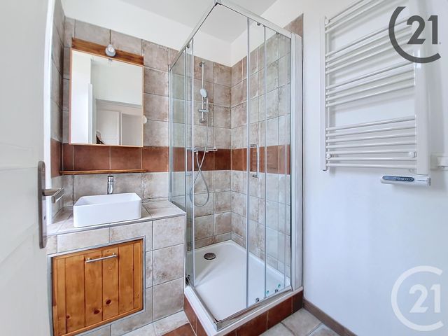 Afficher la photo en grand Appartement F2 à vendre - 2 pièces - 50,70 m2 - Montereau Fault Yonne - 77 - ILE-DE-FRANCE