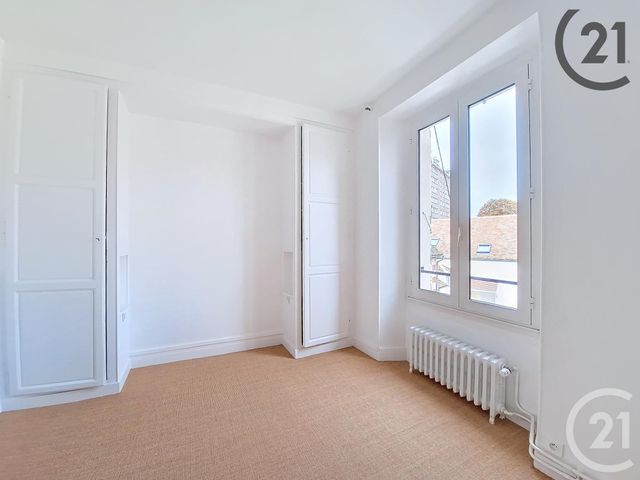 Afficher la photo en grand Appartement F2 à vendre - 2 pièces - 50,70 m2 - Montereau Fault Yonne - 77 - ILE-DE-FRANCE