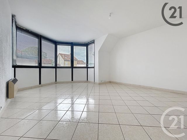 Appartement F3 à vendre - 3 pièces - 84 m2 - Montereau Fault Yonne - 77 - ILE-DE-FRANCE