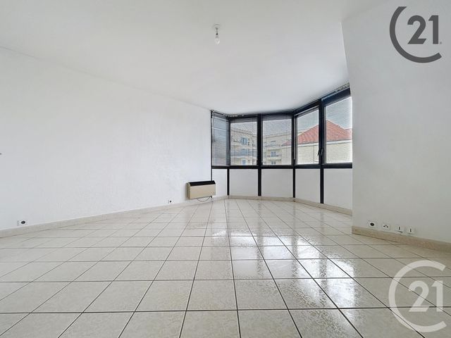Afficher la photo en grand Appartement F3 à vendre - 3 pièces - 84 m2 - Montereau Fault Yonne - 77 - ILE-DE-FRANCE