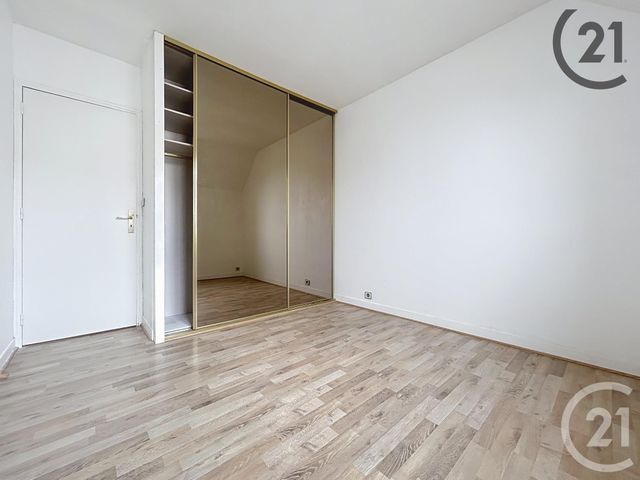 Afficher la photo en grand Appartement F3 à vendre - 3 pièces - 84 m2 - Montereau Fault Yonne - 77 - ILE-DE-FRANCE