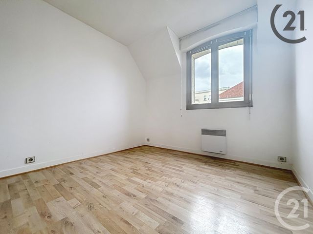 Afficher la photo en grand Appartement F3 à vendre - 3 pièces - 84 m2 - Montereau Fault Yonne - 77 - ILE-DE-FRANCE