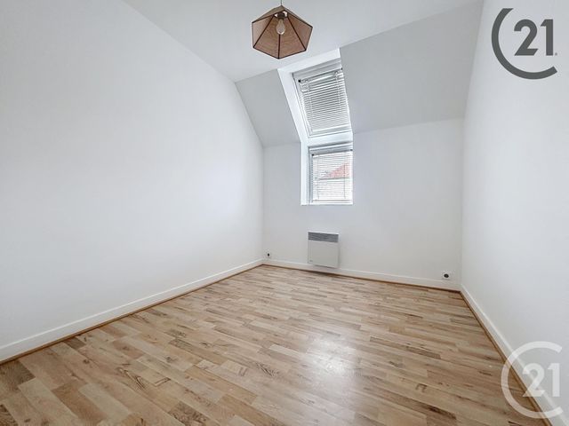 Afficher la photo en grand Appartement F3 à vendre - 3 pièces - 84 m2 - Montereau Fault Yonne - 77 - ILE-DE-FRANCE