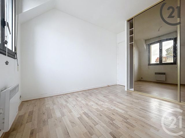 Afficher la photo en grand Appartement F3 à vendre - 3 pièces - 84 m2 - Montereau Fault Yonne - 77 - ILE-DE-FRANCE