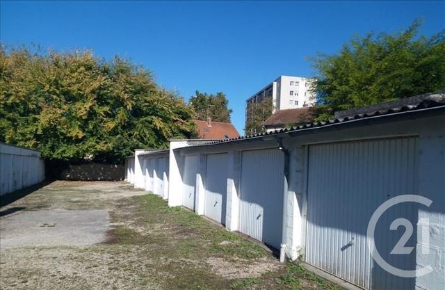 Parking à louer - 12 m2 - Montereau Fault Yonne - 77 - ILE-DE-FRANCE