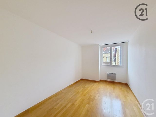 Appartement F4 à louer - 4 pièces - 102 m2 - Montereau Fault Yonne - 77 - ILE-DE-FRANCE