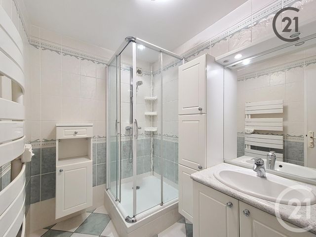 Appartement F4 à louer - 4 pièces - 102 m2 - Montereau Fault Yonne - 77 - ILE-DE-FRANCE