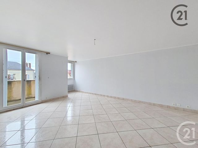 Appartement F4 à louer - 4 pièces - 102 m2 - Montereau Fault Yonne - 77 - ILE-DE-FRANCE