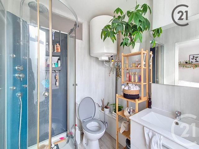 Afficher la photo en grand Appartement F1 à louer - 1 pièce - 32 m2 - Montereau Fault Yonne - 77 - ILE-DE-FRANCE