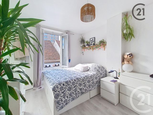 Afficher la photo en grand Appartement F1 à louer - 1 pièce - 32 m2 - Montereau Fault Yonne - 77 - ILE-DE-FRANCE