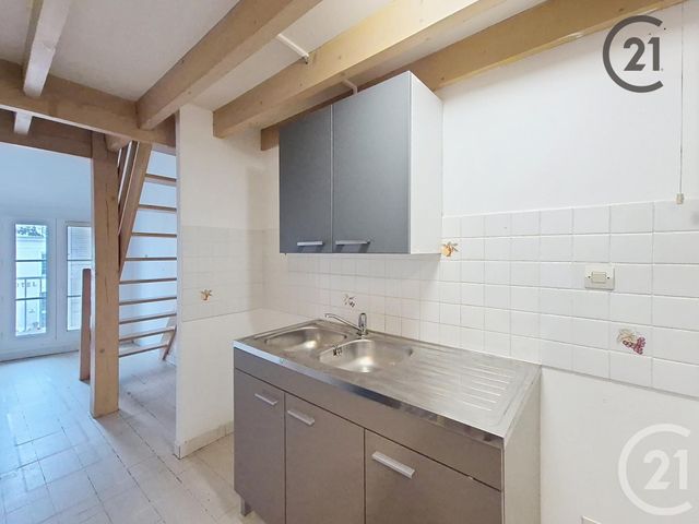 Appartement F1 à louer - 2 pièces - 23,70 m2 - Montereau Fault Yonne - 77 - ILE-DE-FRANCE