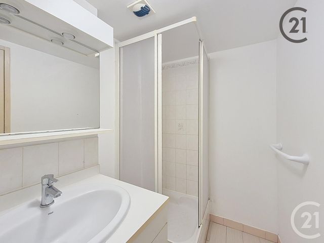 Appartement F1 à louer - 2 pièces - 23,70 m2 - Montereau Fault Yonne - 77 - ILE-DE-FRANCE