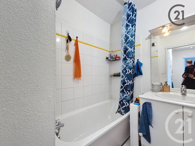 Appartement &agrave; louer - 2 pi&egrave;ces - 46 m2 - Montereau Fault Yonne - 77 - ILE-DE-FRANCE