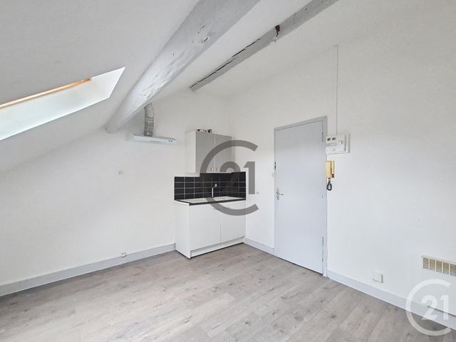 Appartement F1 &agrave; louer - 1 pi&egrave;ce - 18 m2 - Montereau Fault Yonne - 77 - ILE-DE-FRANCE